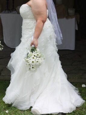 Strapless White Ruffled Wedding Gown with Veil